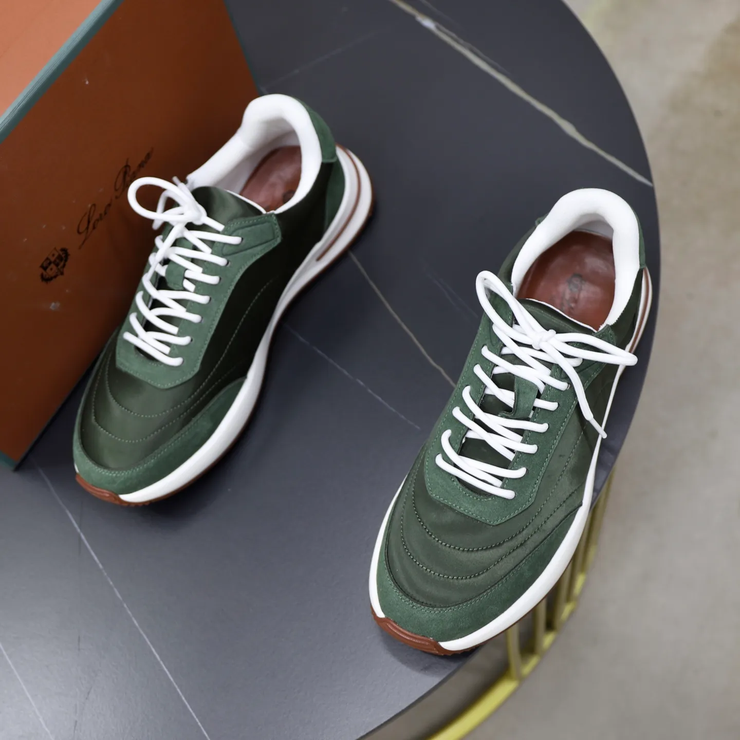 Ex-factory price: 462💰Loropiana LP men's shoes ♞size; 38-44 "45. Customized" original leather splicing. It is really easy to wear, lazy, relaxed, casual, perfect comfort, and there are many color choices, and they all look good with clothes. Is it true that Loropiana can bring social value? “Loropiana is the best thing money can buy”